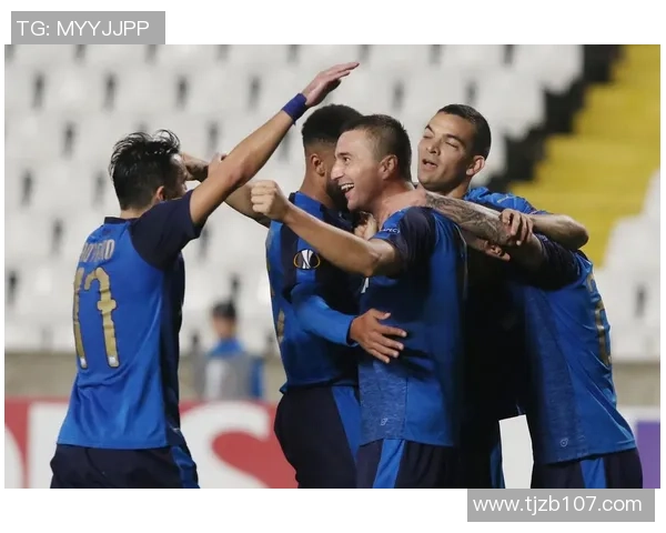 阿波罗足球球星形象解析及其影响力的全面介绍 阿波罗足球球星形象解析及其影响力的全面介绍